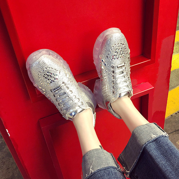 Μοντέρνα γυναικεία αθλητικά παπούτσια με πετρές για κορίτσια