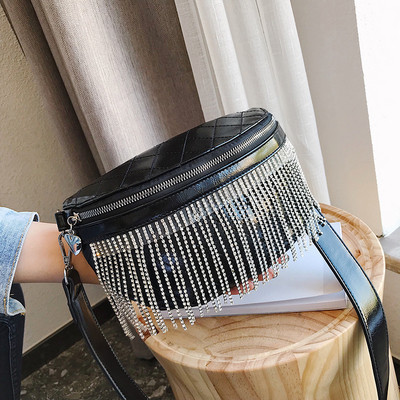 Μοντέρνα γυναικεία τσάντα σε δύο χρώματα απο έκο δέρμα με τριαστάδια μεταλλικά στοιχεία