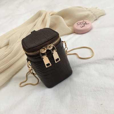 Modern mini női táska öko bőrből négy színben fém lánccal