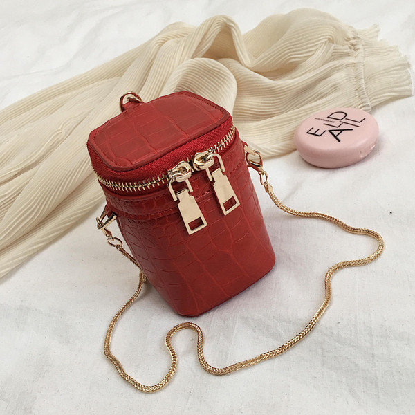 Modern mini női táska öko bőrből négy színben fém lánccal