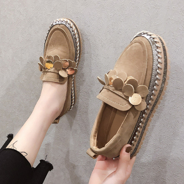 Öko velúrból készült női mokaszin fekete és barna díszítéssel