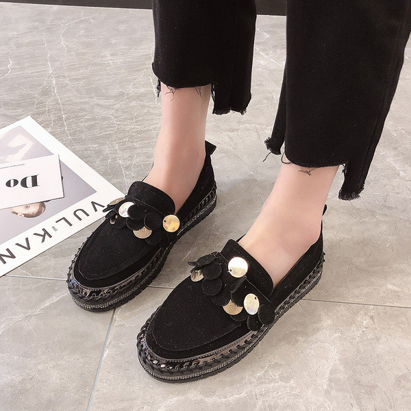 Öko velúrból készült női mokaszin fekete és barna díszítéssel