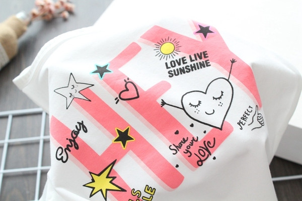 Stílusos gyerek póló lányoknak fehér színben