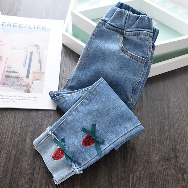 Új modell gyerekfarmer lányoknak hímzéssel