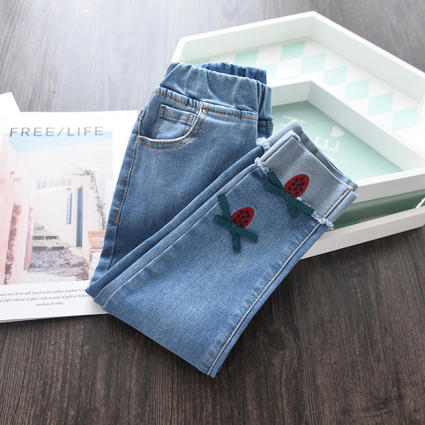 Új modell gyerekfarmer lányoknak hímzéssel