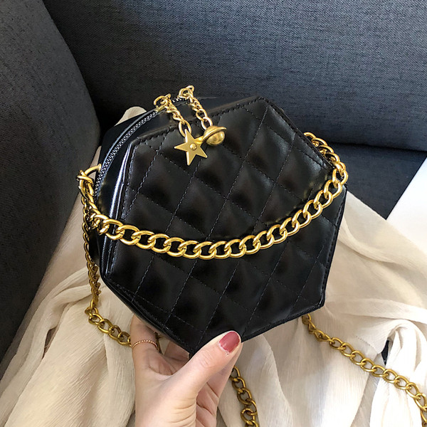 Eko bőrből készült stílusos női táska négy színben, rövid és hosszú fémlánccal