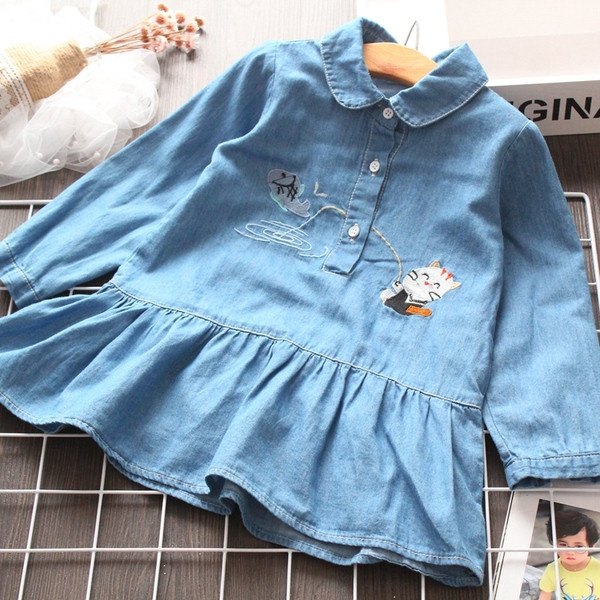 Új modell gyerekruha lányoknak kék színben, gombokkal