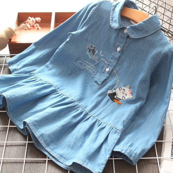 Új modell gyerekruha lányoknak kék színben, gombokkal