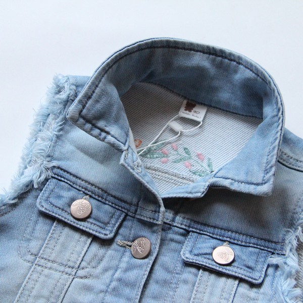 Σύγχρονο παιδικό γιλέκο για κορίτσια με κεντήματα