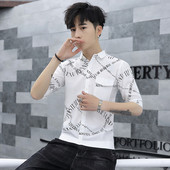 Stílusos férfi ing fehér és fekete színben, feliratokkal