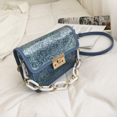 Modern női táska fényes elemekkel három színben, rövid és hosszú lánccal