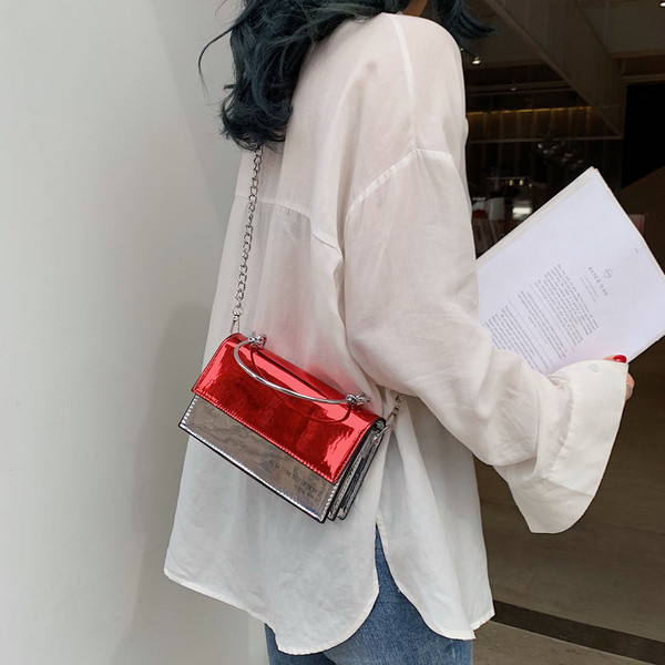 Geanta de mana moderna din piele lacuita in patru culori cu maner scurt si lung