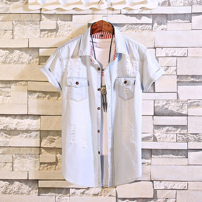 Cămașă bărbătească din denim în două culori cu mâneci scurte și buzunare