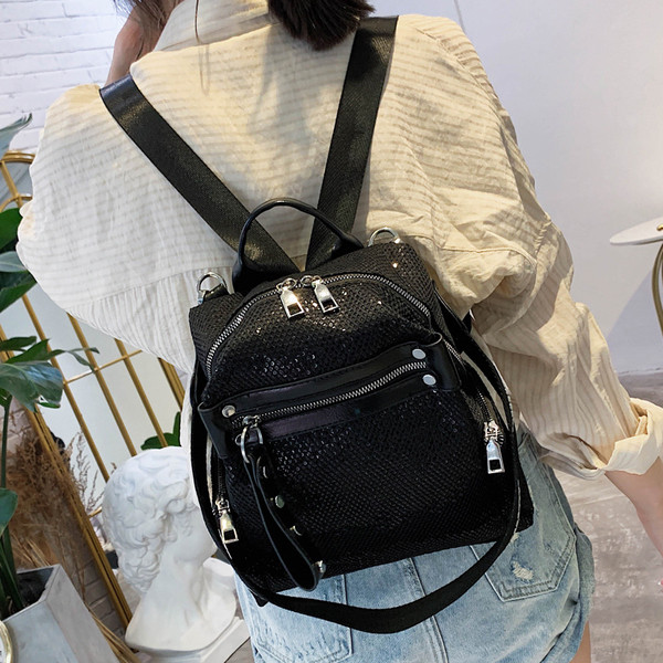 Modern női hátizsák öko bőrből fényes elemekkel fekete színben két modell