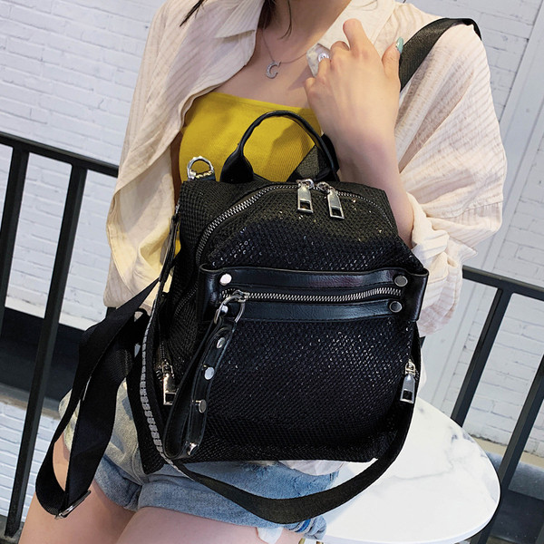 Modern női hátizsák öko bőrből fényes elemekkel fekete színben két modell