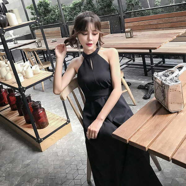 Stílusos női ruha csupasz vállakkal, fekete színben