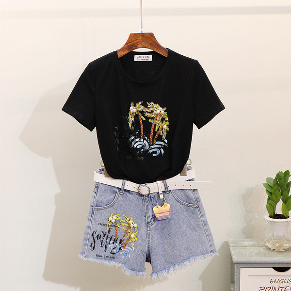 Μοντέρνο γυναικείο σετ -  μπλουζάκι και  τζιν με πούλιες