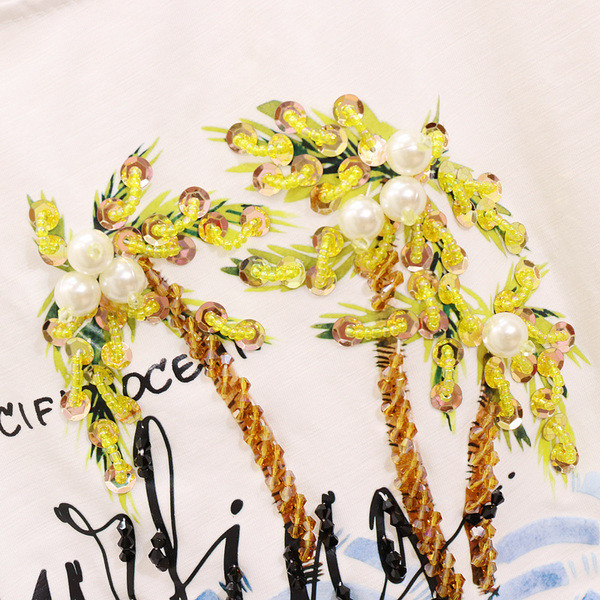 Μοντέρνο γυναικείο σετ -  μπλουζάκι και  τζιν με πούλιες