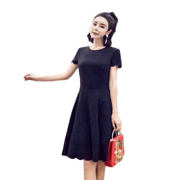 Modern női ruha O-nyakú fekete színben