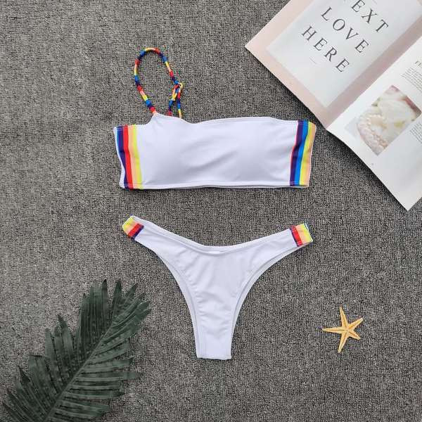 Μοντέρνο γυναικείο μαγιό σε μαύρο και άσπρο χρώμα