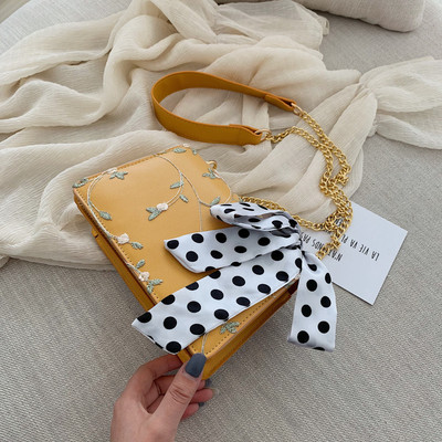 Geanta de dama eleganta cu broderie din piele ecologica in patru culori