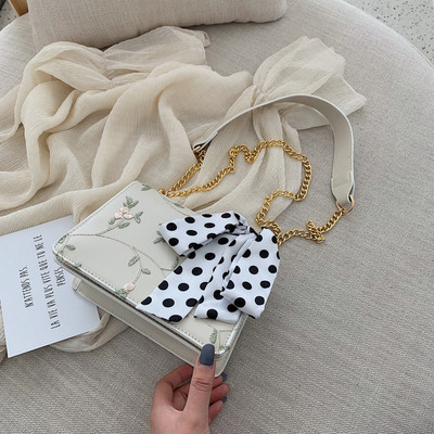 Geanta de dama eleganta cu broderie din piele ecologica in patru culori