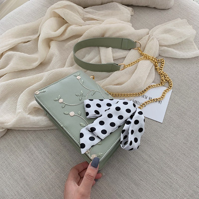 Geanta de dama eleganta cu broderie din piele ecologica in patru culori