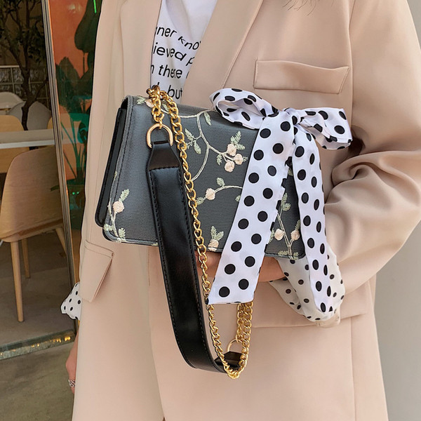 Geanta de dama eleganta cu broderie din piele ecologica in patru culori