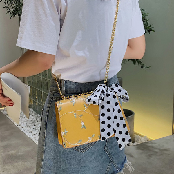 Geanta de dama eleganta cu broderie din piele ecologica in patru culori