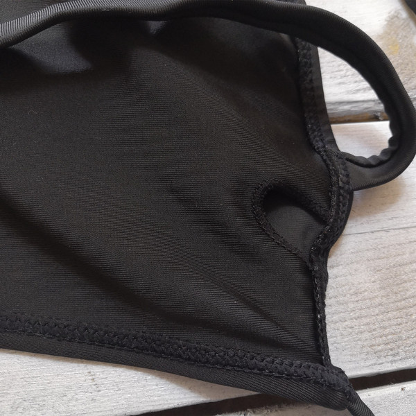 Teljes fürdőruha V-nyakkal, négy színben