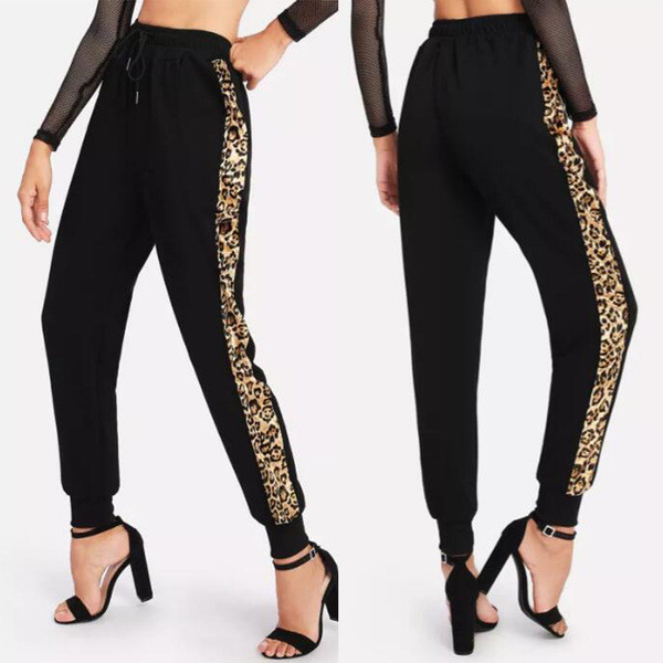 Sport és alkalmi női nadrág fekete színben, leopárd szegéllyel