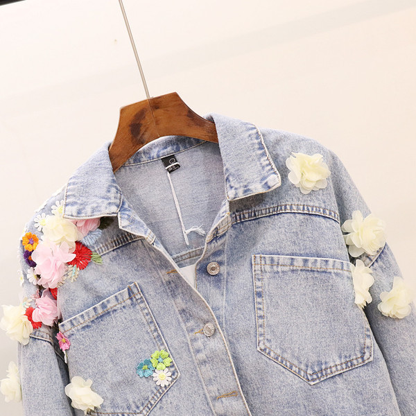 Ново дамско дънково яке с 3D-елемент в светъл цвят 