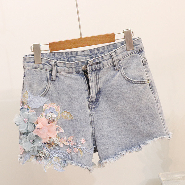 Модерни дамски дънкови къси панталони в три модела и 3D-елемент 