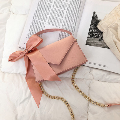 Κομψή γυναικεία τσάντα με κορδέλα σε έξι χρώματα και μεγάλη μεταλλική αλυσίδα