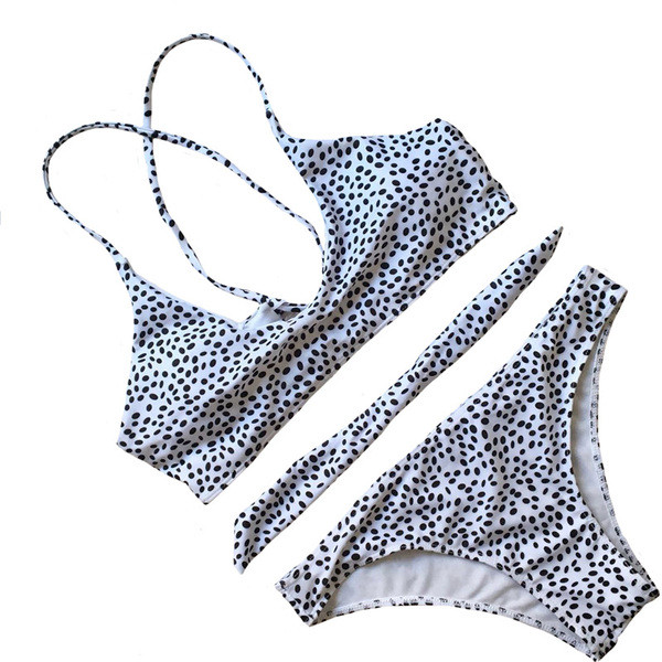 Modern kétrészes fürdőruha vékony pántokkal