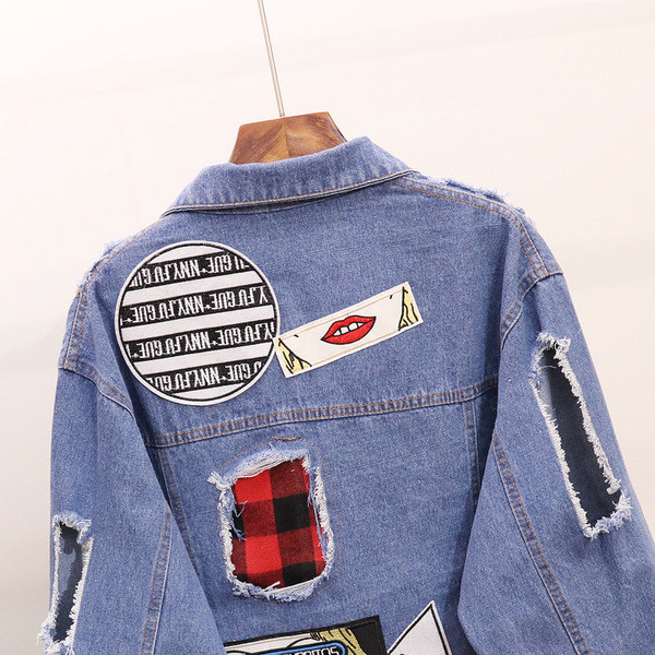 ΝΕΟ  μοντέρνο μοντέλο ασύμμετρου γυναικείο μπουφάν  με έγχρωμα εμβλήματα