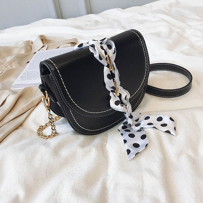 Öt színben, ökológiai bőrből készült stílusos női táska fémlánccal két méretben