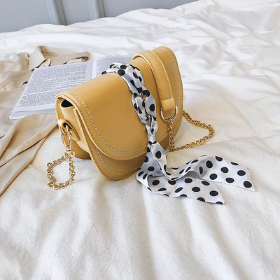 Öt színben, ökológiai bőrből készült stílusos női táska fémlánccal két méretben