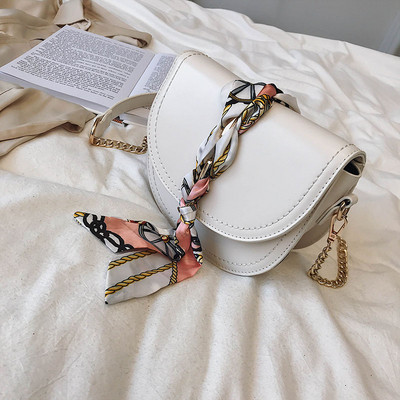 Öt színben, ökológiai bőrből készült stílusos női táska fémlánccal két méretben