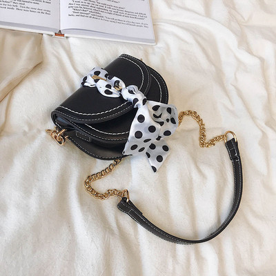 Öt színben, ökológiai bőrből készült stílusos női táska fémlánccal két méretben