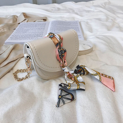 Öt színben, ökológiai bőrből készült stílusos női táska fémlánccal két méretben