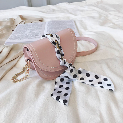 Öt színben, ökológiai bőrből készült stílusos női táska fémlánccal két méretben