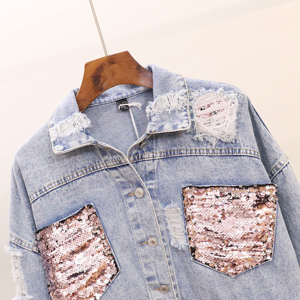 ХИТ Модерно дамско дънково яке с разкъсани мотиви и пайети 