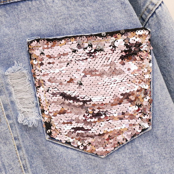 ХИТ Модерно дамско дънково яке с разкъсани мотиви и пайети 