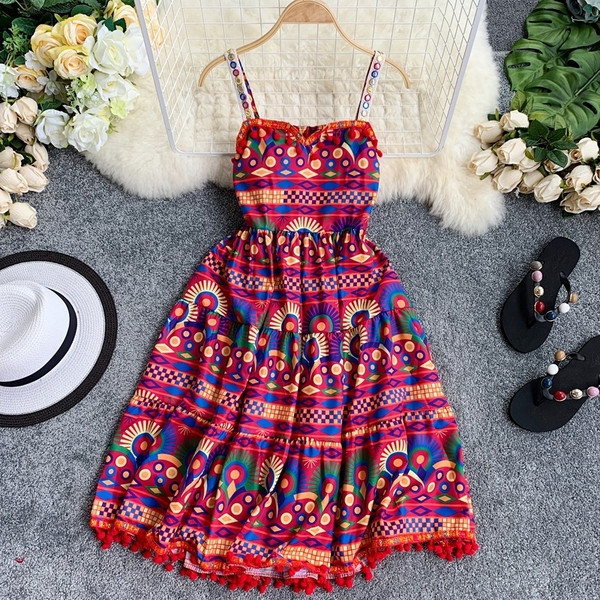 Színes női nyári ruha pántokkal