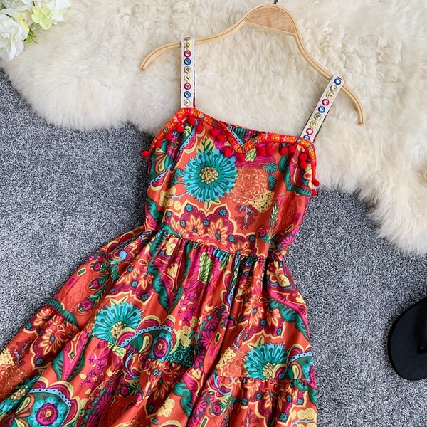 Színes női nyári ruha pántokkal