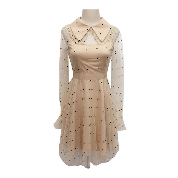 Modern női ruha gallérral és hosszú ujjal