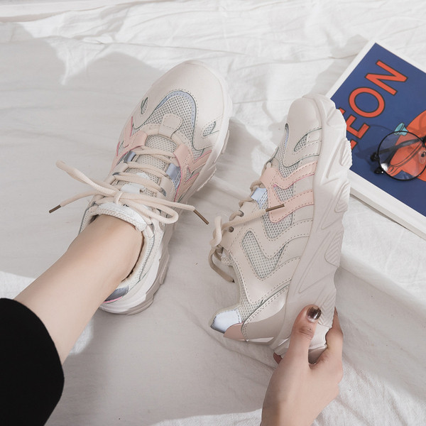 Γυναικεία αναπνέοντα αθλητικά πάνινα παπούτσια σε τρία χρώματα