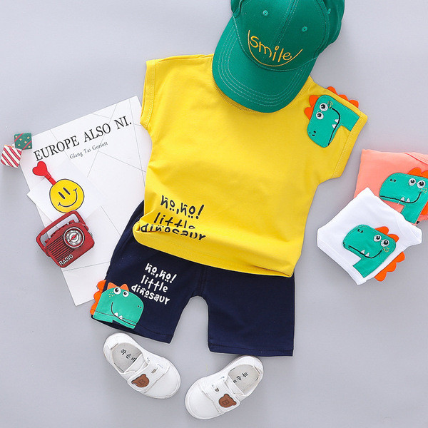 Modern gyerek szett fiúknak három színű blúzban és nadrágban