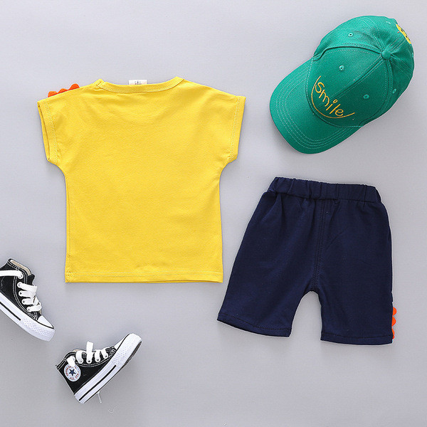 Modern gyerek szett fiúknak három színű blúzban és nadrágban